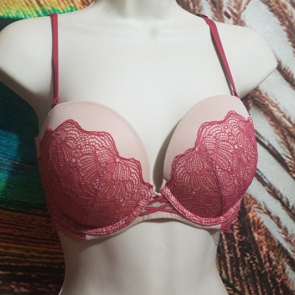 Victoria's Secret - Picture 1 of 7